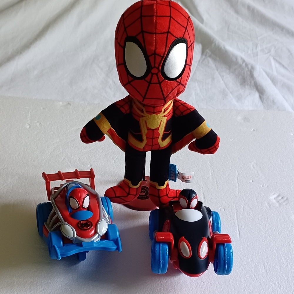 Marvel Spiderman Lot of 3: 2 Webbed Wheelie Vehicles & 1 Plush BARK Toy